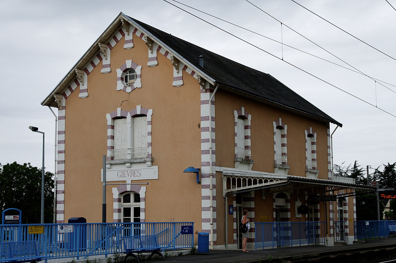 Gièvres (41130), Loir-et-Cher — la boucherie Le Bœuf Tricolore de Gièvres